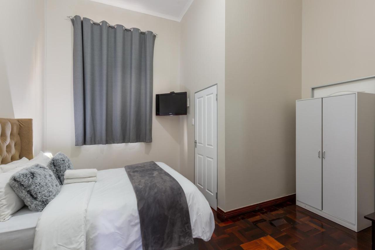 Cape Palm Royal * Cape Town