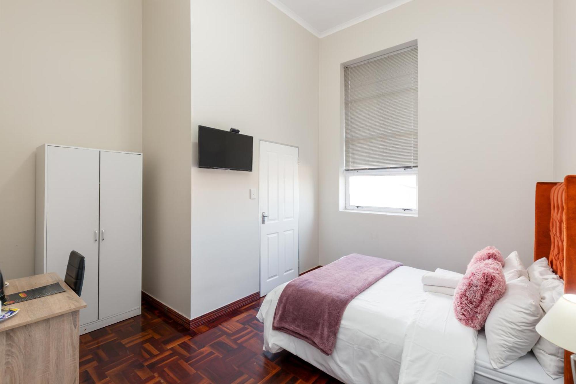 Guest house Cape Palm Royal *